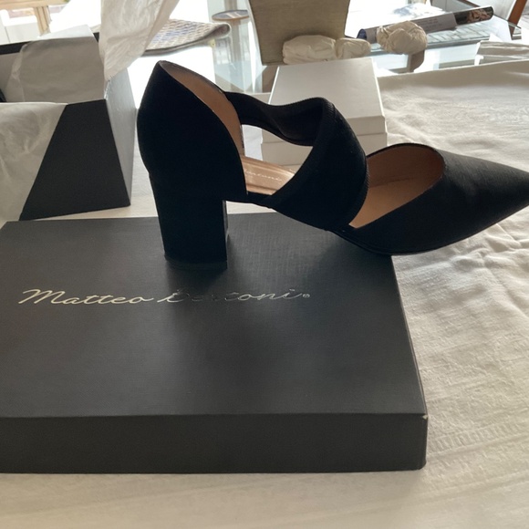 Shoes - Picture 4 of 7